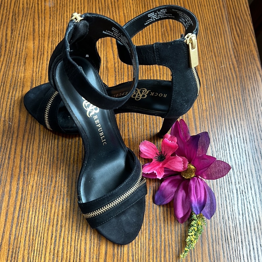 Rock & Republic US 7 black and gold heels with zipper details. Gently used.